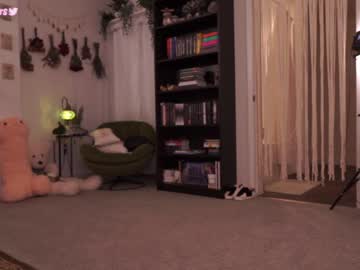girl
        evelynpiers cam image #1240728