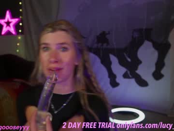 girl
        lucy_gooosey cam image #4135322