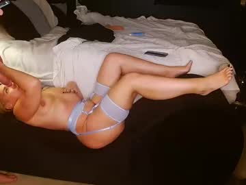 couple
        maggiethemilf cam image #5054984