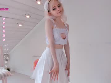 girl
        bettybarnett cam image #1875716