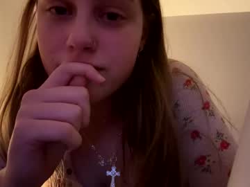 girl
        lilakeo cam image #5537119