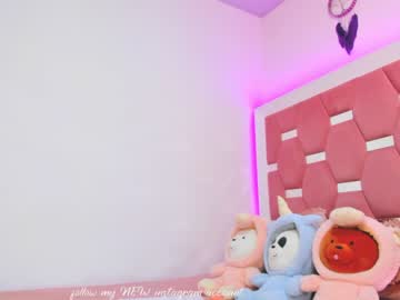 girl
        nicolle_mitchelle cam image #2955337