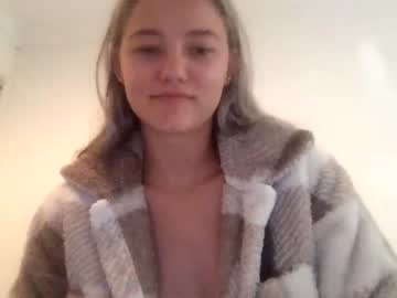 girl
        blondee18 cam image #2103786
