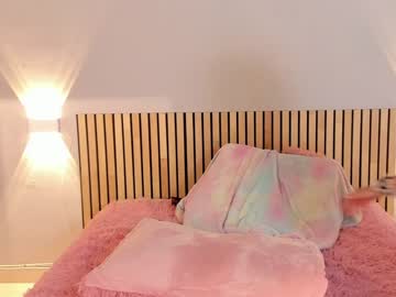 girl
        little_effy18 cam image #1938034