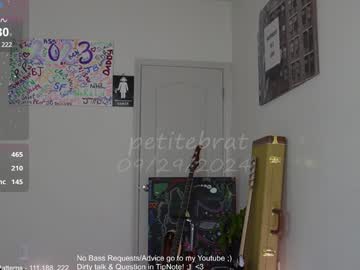 girl
        petitebrat cam image #5146441