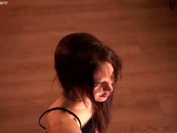 girl
        shiningstarrr cam image #6775859