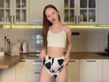 girl
        tweety_sweetie cam image #5529645