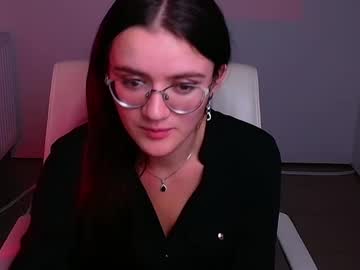 girl
        ketrin_pirsss cam image #5148456