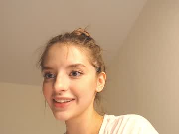 girl
        lesi_moon cam image #2132929