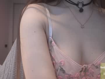 girl
        alice_kosmos cam image #3338557
