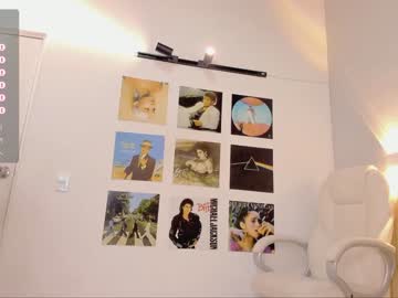 girl
        little_effy18 cam image #2914362