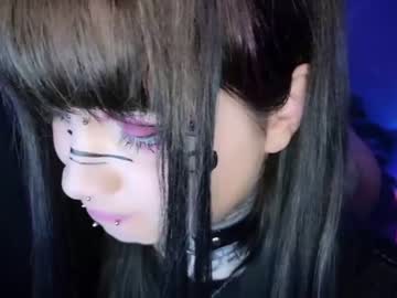 girl
        i_died_again cam image #1521018
