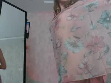 couple
        elli_harmon cam image #2803739