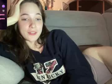 girl
        lilyofthevalleyyyy cam image #5518748
