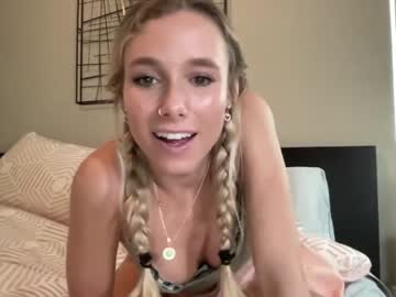 girl
        cutemaddie12 cam image #3693150