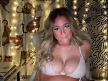 girl
        ari_02 cam image #2177405