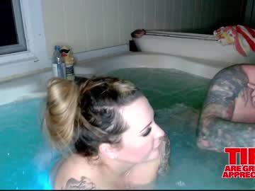 couple
        2freakycouple24 cam image #1213399