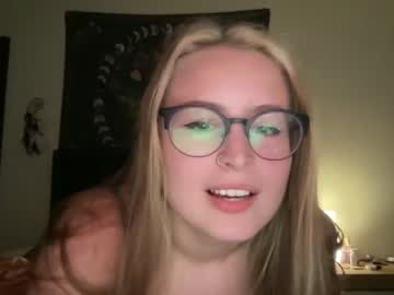 girl
        sarahmartin420 cam image #1866793