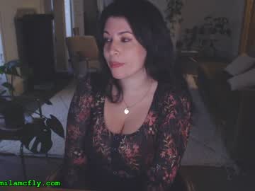 girl
        mila_ cam image #395161