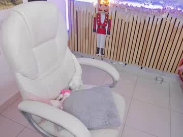 girl
        little_effy18 cam image #2977769