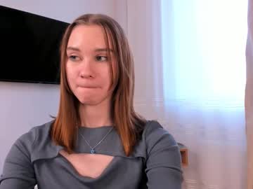 girl
        lynethamm cam image #6875372