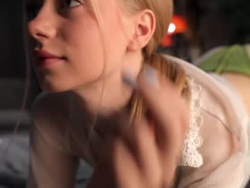 girl
        kateharrise cam image #3856103