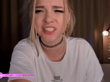 girl
        im_not_shy cam image #3361086