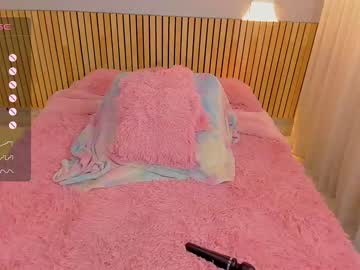 girl
        little_effy18 cam image #2774704