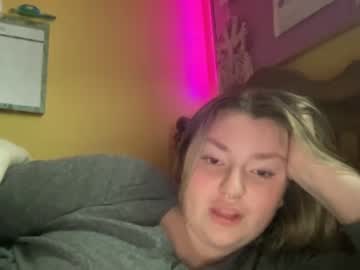 girl
        mommymars9871 cam image #1345240