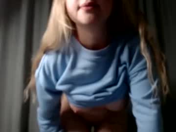 girl
        deinalin cam image #1376541