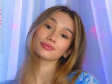 girl
        juliepenningtona cam image #3777227