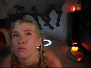 girl
        lucy_gooosey cam image #4013128