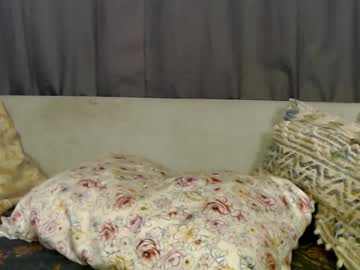 girl
        flowqueen cam image #6435621