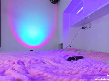 girl
        honey_pinkgreen cam image #1763253