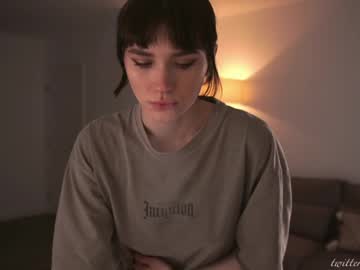 girl
        luna_ai cam image #4334829