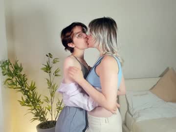 couple
        hoiiy_cute cam image #2192557
