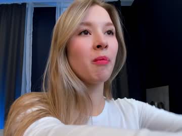 girl
        milablush cam image #1423988