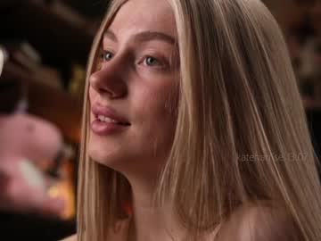 girl
        kateharrise cam image #4582504