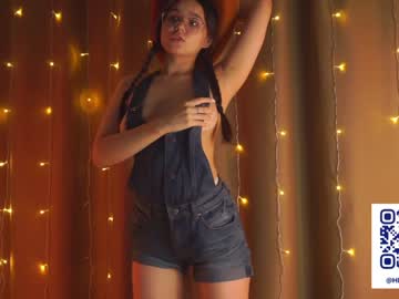 girl
        helenmoors cam image #1929779