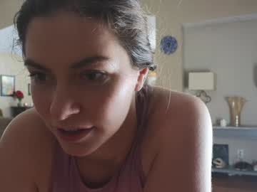 girl
        chroniclove cam image #5160880