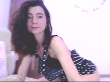 girl
        crystalnut cam image #215673