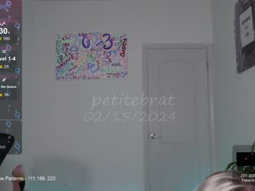 girl
        petitebrat cam image #3515882