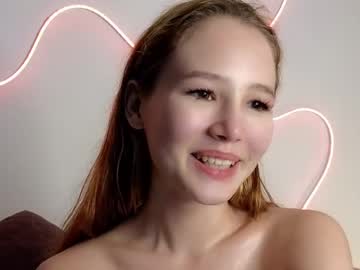 girl
        dolly_kitt cam image #5205060