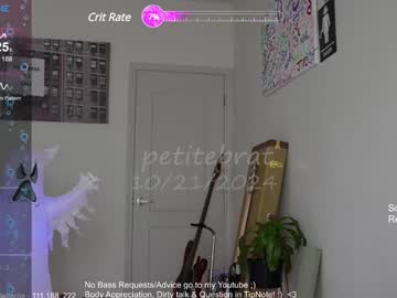girl
        petitebrat cam image #5303338