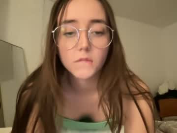 girl
        anasopht cam image #1341980