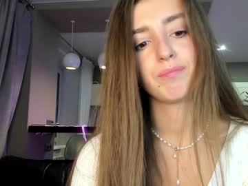 girl
        coy_amina_ cam image #239995