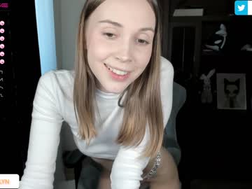 girl
        merrilyn cam image #2286645