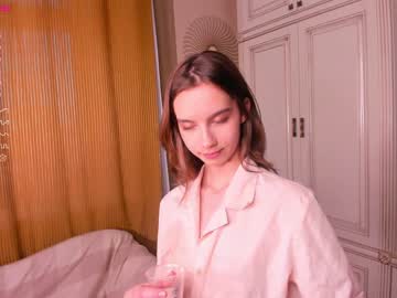 girl
        happiness_call cam image #1309825