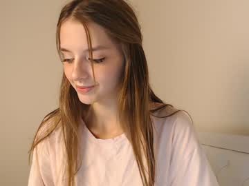 girl
        lesi_moon cam image #2147335