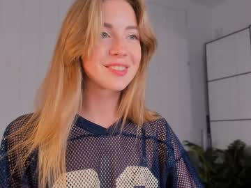 girl
        emmi_rosee cam image #4268150